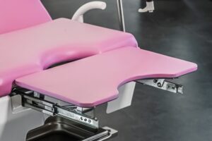 Integrated extractable leg-rest ALMA GYNE - TECNOCARE